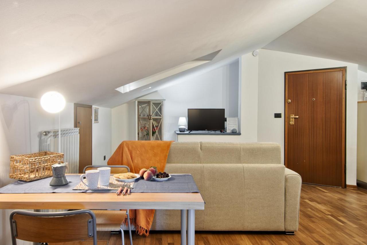 5 Miglia Apartment La Mansarda A كولّينيو المظهر الخارجي الصورة